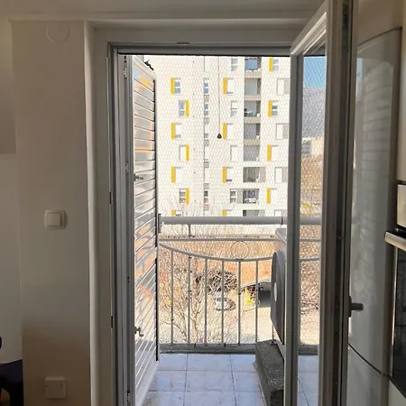 דירה Sunlit מוסטר